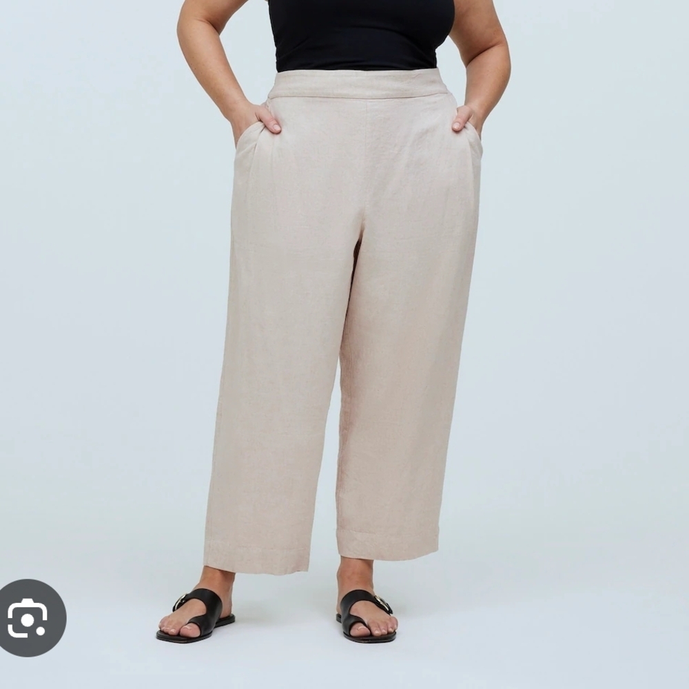 Old Navy Women's Tan Cropped Pants